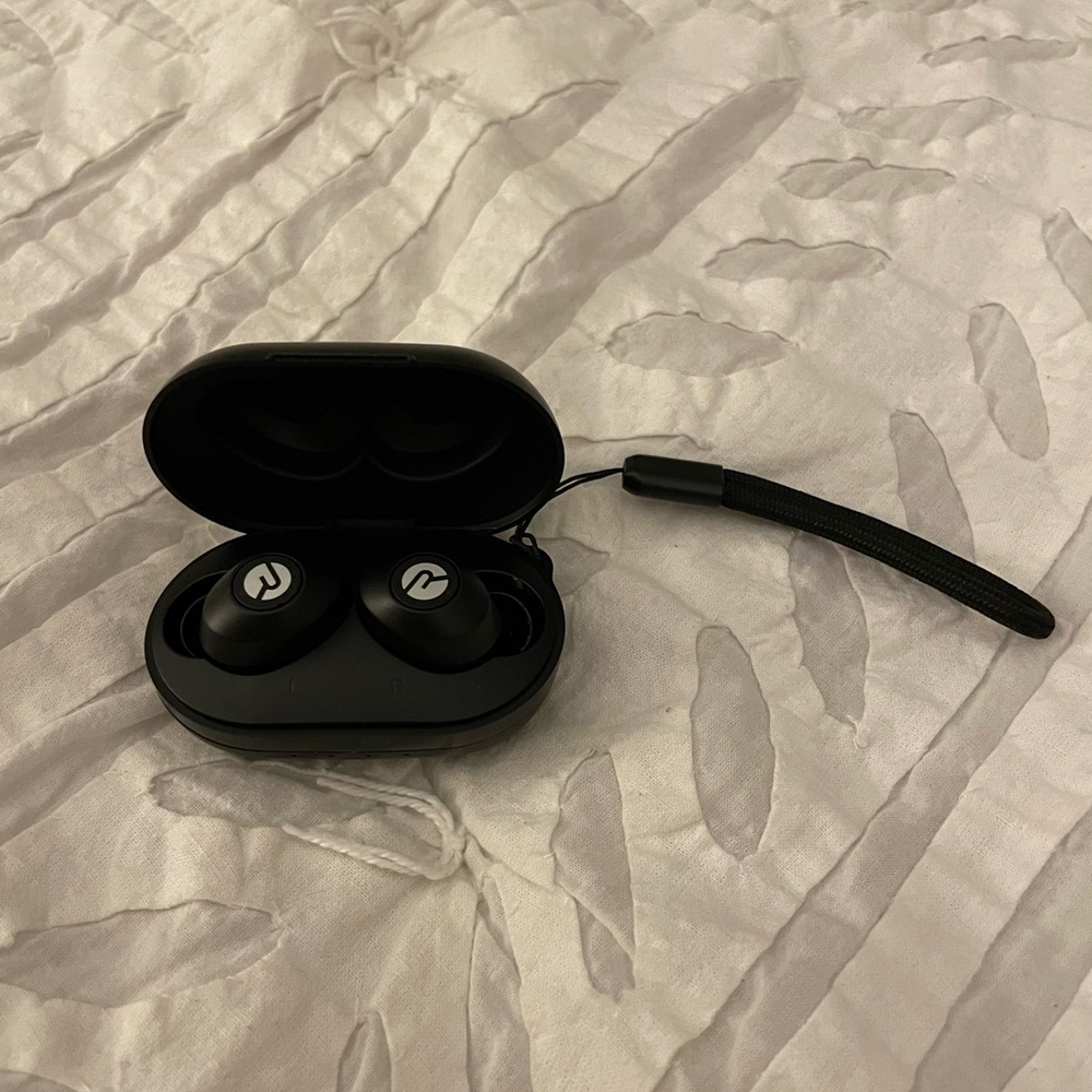 Raycon wireless earbuds